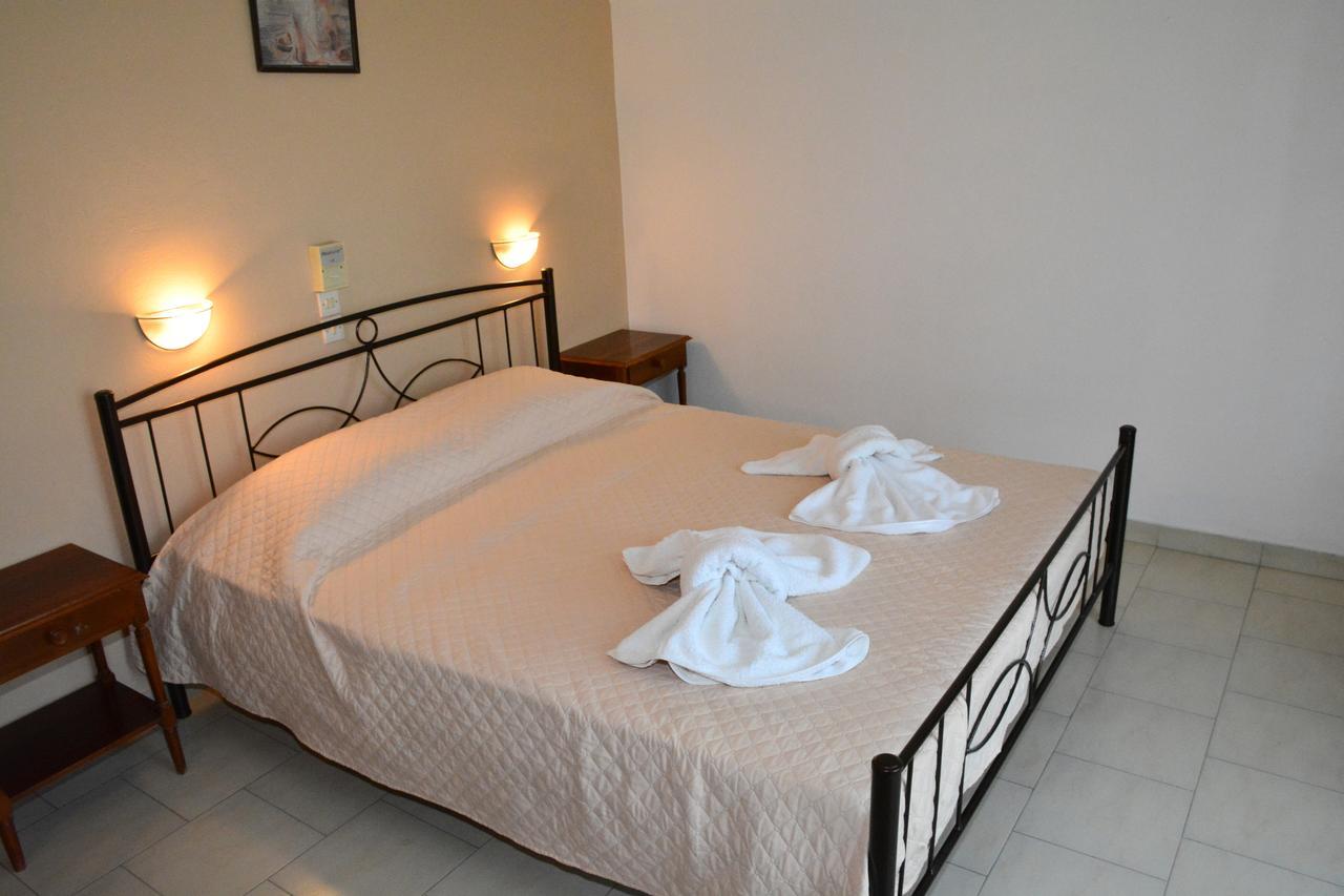 Voula Apartments Agia Marina  Esterno foto