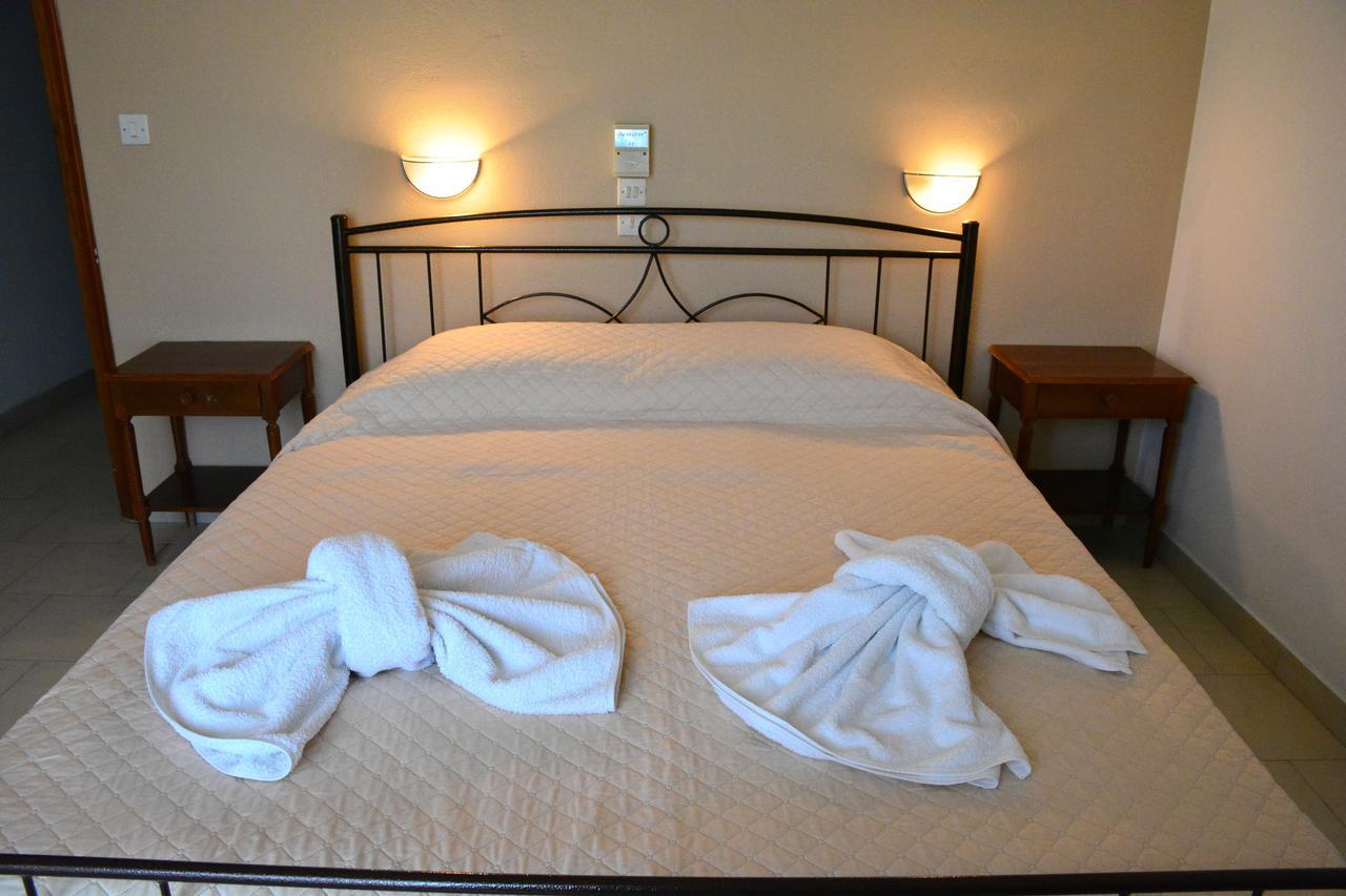 Voula Apartments Agia Marina  Esterno foto