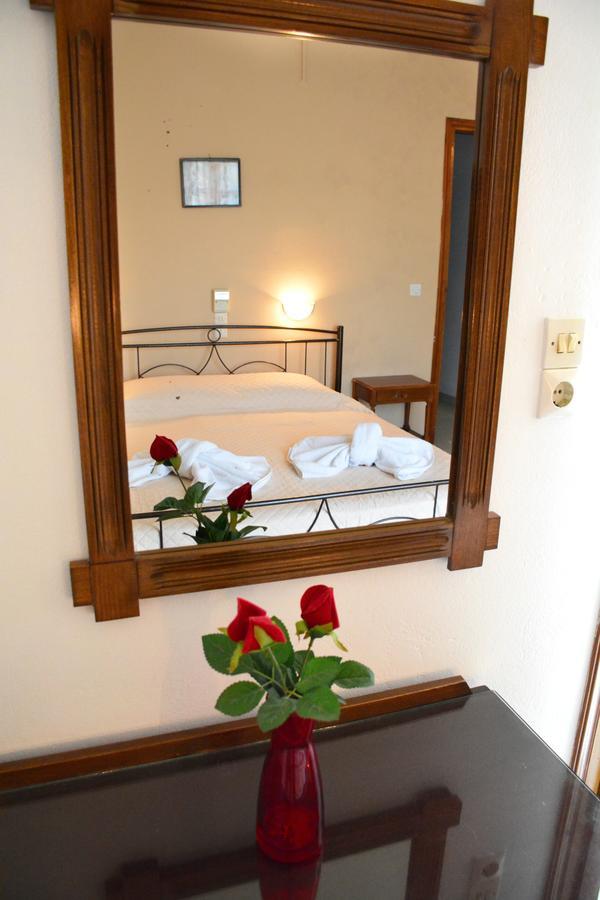 Voula Apartments Agia Marina  Esterno foto